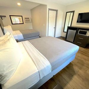Queen Room Two Queen Beds